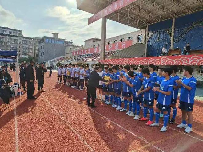 全市中学生足球比赛中获得佳绩龙8游戏国际登录营山中学在