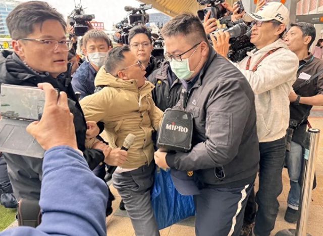 式登场统派助威急了蒋万安表态亮了龙8手机登录入口两岸双城论坛正