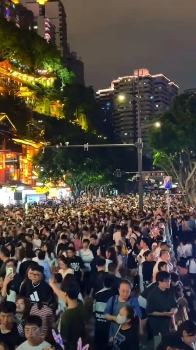 怀疑人生55万人寸步难行！端午节避避吧五一最堵景点TOP10出炉第1名挤到(图10)